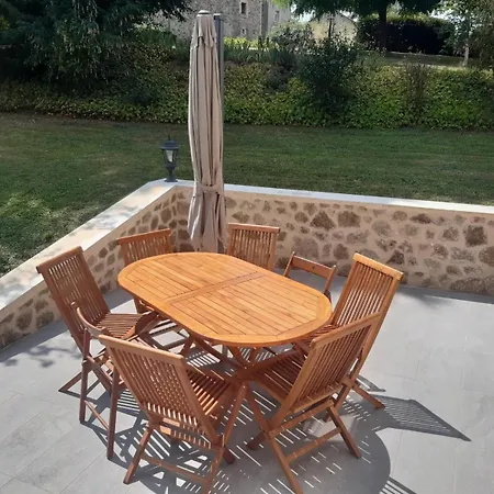 Holiday home Amelie Lanuejouls-et-Privezac