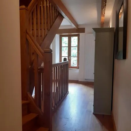 Amelie Lanuejouls-et-Privezac