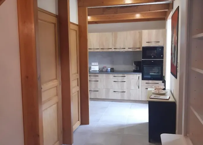 Amelie Lanuejouls-et-Privezac