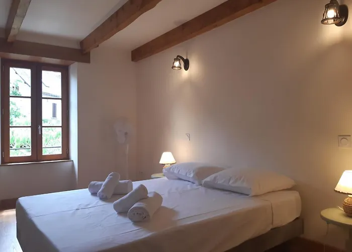 Amelie Lanuejouls-et-Privezac